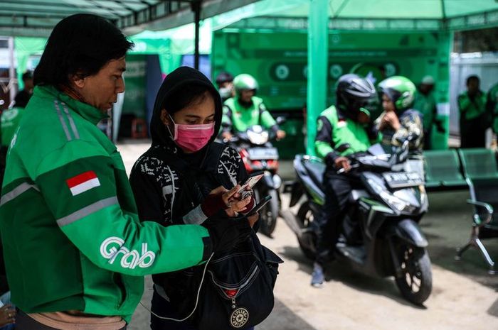 Pajak Kendaraan Bermotor khusus ojek online dan mikrolet di Jawa Timur digratiskan