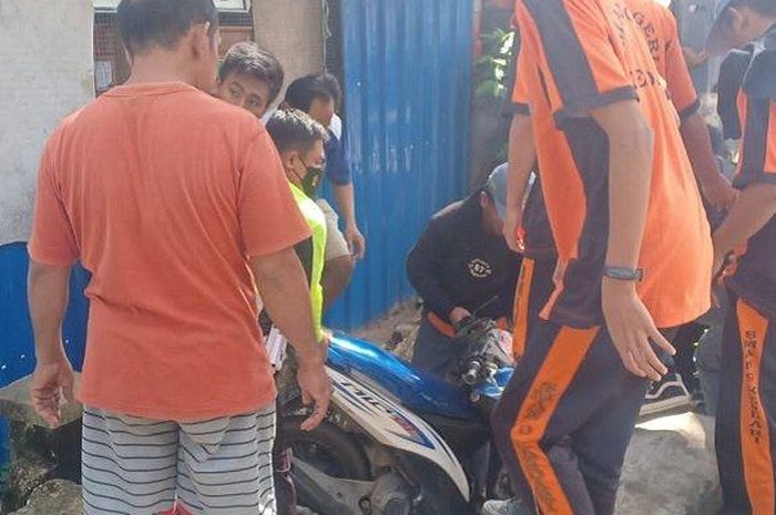 Murid kelas 5 SD meregang nyawa usai ngebut naik Mio dan masuk selokan