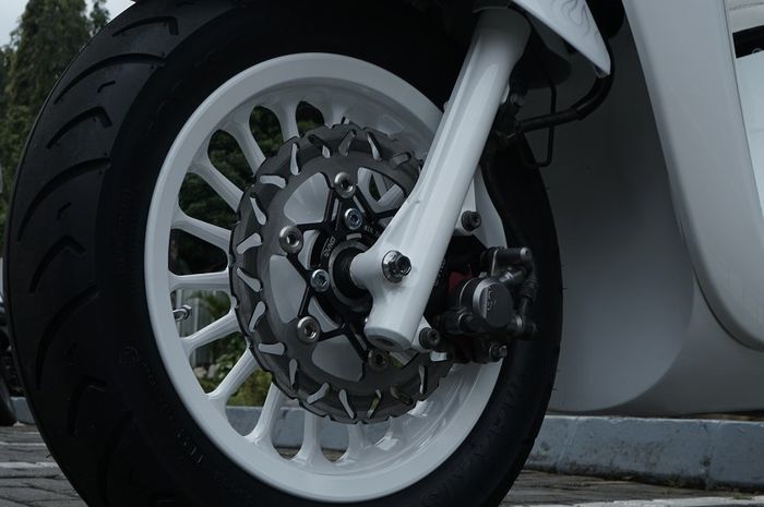 Pelek, piringan cakram, hingga shock belakang memakai produk VND