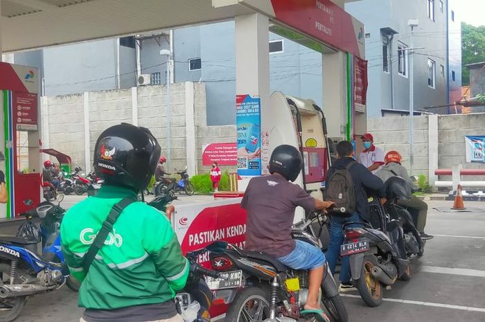 Ilustrasi. Driver ojek online (ojol) di Makassar mengeluh karena tidak bisa ngisi Pertalite dua kali.