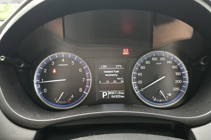 Memanaskan mesin mobil