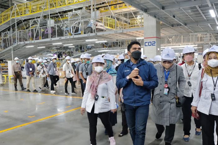 Hyundai ajak penerima bantuan oksigen untuk penderita COVID 19 ke pabrik oksigen milik Hyundai