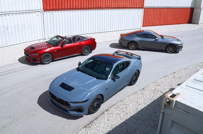 Lini mobil baru Ford Mustang generasi ketujuh yang terdiri dari coupe, convertible, GT.