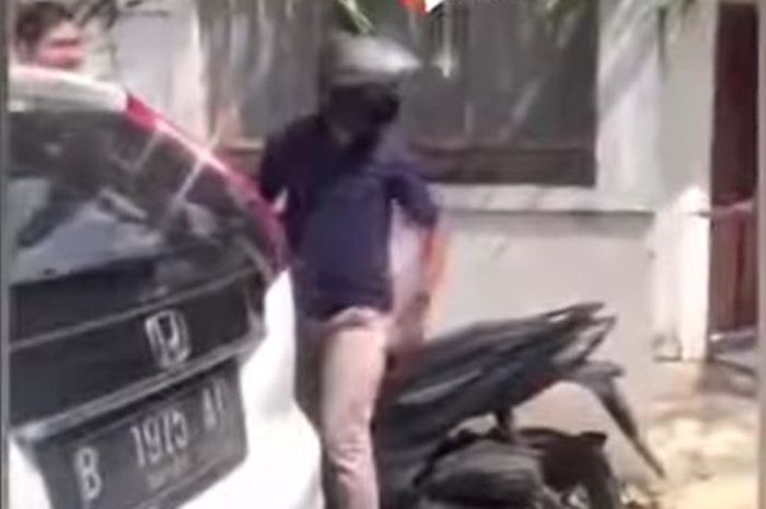Penyamaran intel Polisi digagalkan warga, kunci motor dirampas