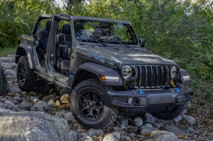 Jeep Wrangler Willys 4xe telah hadir sebagai varian baru mobil baru Wrangler 4xe.