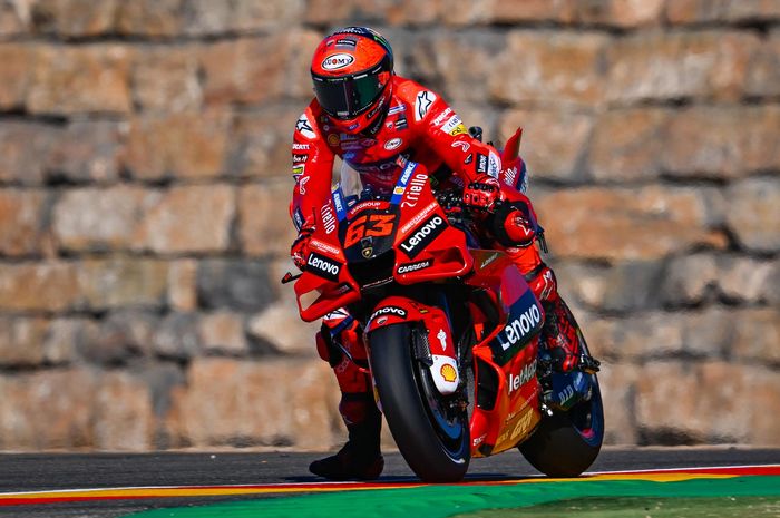 Berniat incar lima kemenangan beruntun, Francesco Bagnaia mulai rasakan tantangan dan kesulitan selepas sesi latihan MotoGP Aragon 2022. 