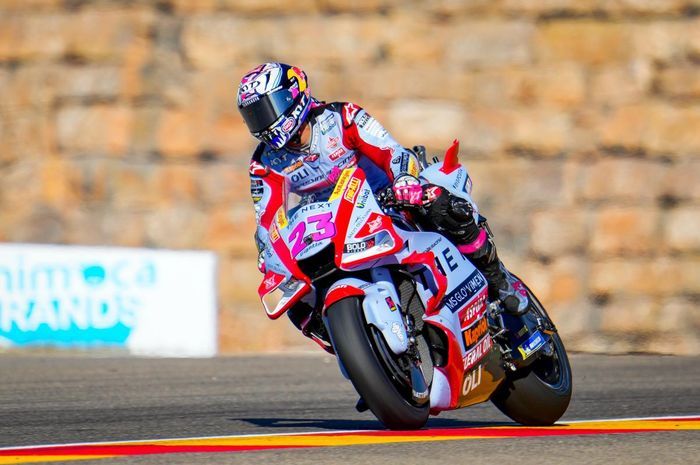 Enea Bastianini kalahkan Francesco Bagnaia di MotoGP Aragon 2022.
