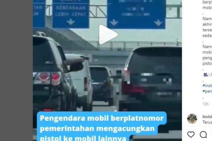 Aksi koboi pengemudi Fortuner todongkan pistol ke arah pengendara Avanza di Tol Jagorawi, Minggu (18/9/2022)
