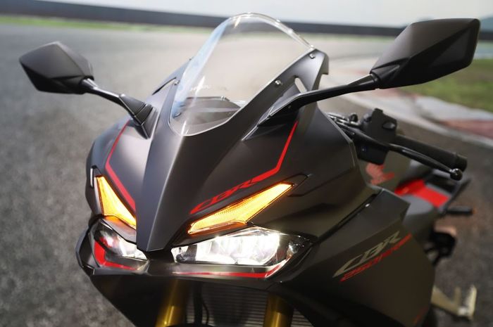 Resmi meluncur pada Senin (19/9/2022), Honda New CBR250RR kini tampil lebih sangar ala Big Bike.