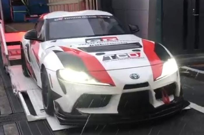 Terlihat Toyota Supra yang dimiliki Toyota Gazoo Racing Indonesia (TGRI) untuk ajang GT World Challenge Asia. 