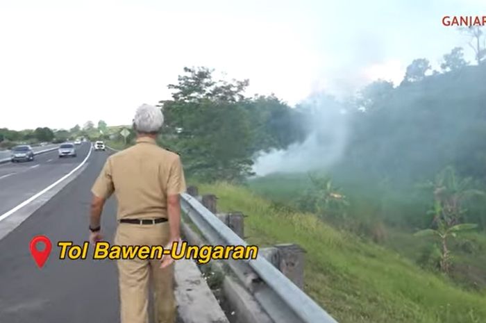 Gubernur Jateng, Ganjar Pranowo sidak Tol Bawen-Ungaran yang diselimuti asap tebal.