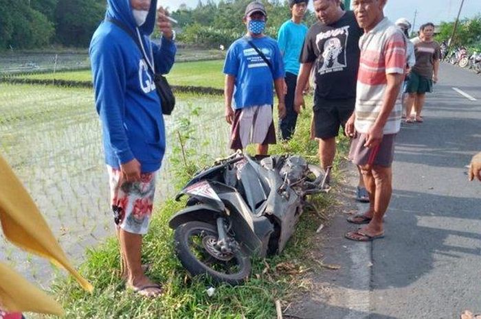 Kondisi Honda BeAT yang terlibat dalam kecelakaan beruntun di Jalan Mrisi, tepatnya di selatan pabrik gula Madukismo, Kapanewon Kasihan, Bantul, Selasa (20/9/2022)  