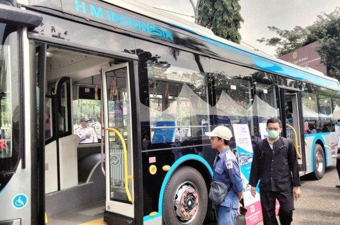 Peringati Hari Perhubungan Nasional, Dishub Kabupaten Bogor pamerkan kendaraan listri di Lapangan Tegar Beriman, Kecamatan Cibinong, Kabupaten Bogor (22/9/2022)