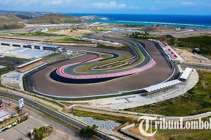 Tampak udara run-off area tikungan 16 sirkuit Mandalika usai diaspal ulang, Selasa (20/09/2022).