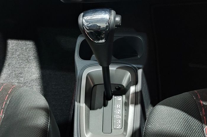 Tuas transmisi mobil matic Toyota Agya