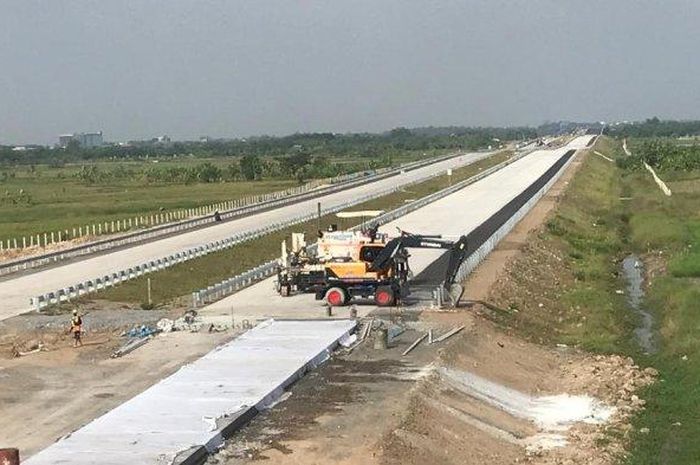 Pengerjaan tol Semarang-Demak sebentar lagi selesai.
