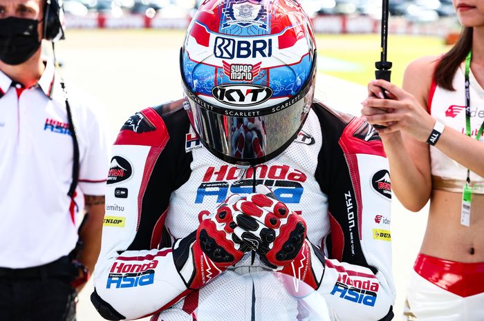 Mario Aji melakukan start yang baik di Moto3 Jepang 2022. Hanya saja kurang beruntung untuk bisa masuk 15 besar. 