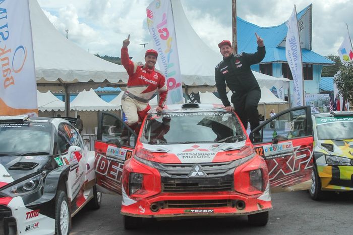 Rifat Sungkar bersama Xpander Rally Team (XRT) meraih gelar juara Rally Danau Toba Asia Pacific Rally Championship (APRC)