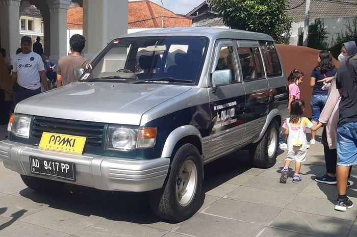 Isuzu Panther rakitan 1995 atau Isuzu Panther Bonet bekas mobil pribadi Jokowi dilelang.