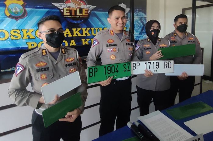 Batam, Bintan dan Karimun sebagai kawasan Free Trade Zone resmi gunakan pelat nomor hijau tulisan hitam