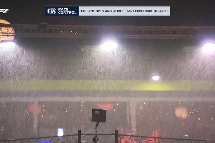 Hujan deras start balap F1 Singapura 2022 ditunda