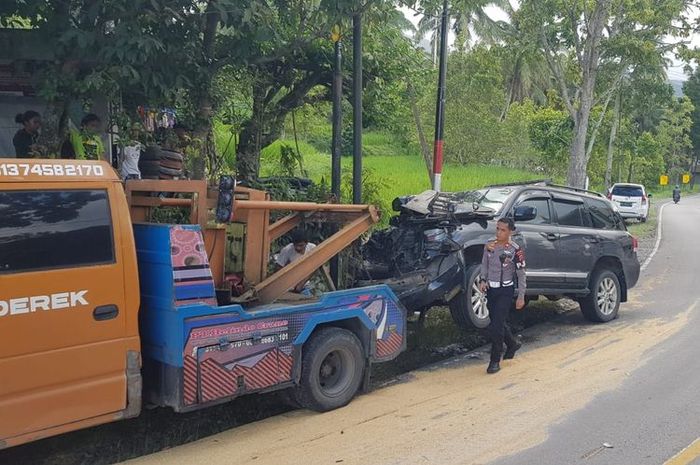 Land Cruiser yang ditumpangi Dubes RI untuk Myanmar kecelakaan di Solok