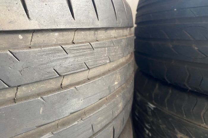 IUSTRASI. Ban bekas premium, tetap wajib perhatikan ketebalan tapak ban.
