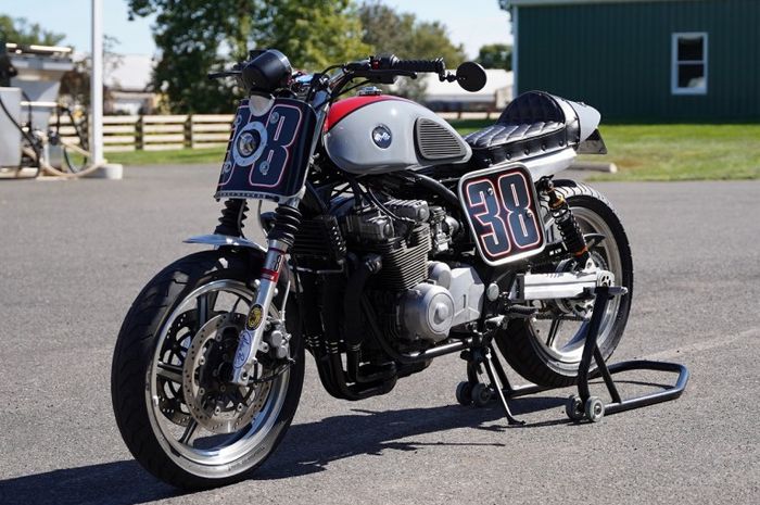 Kawasaki Zephyr 550 street tracker garapan Vintage Sykles