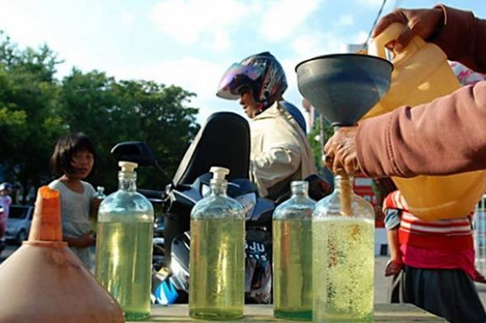 Masyarakat Lembata alami kelangkaan BBM di SPBU, harga eceran tembus Rp 25 ribu per liter