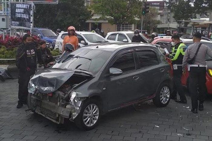Kondisi Toyota Etios usai mengalami kecelakaan lalu lintas