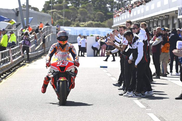 Marc Marquez bikin benggong pembalap lain usai raih podium di MotoGP Australia 2022.