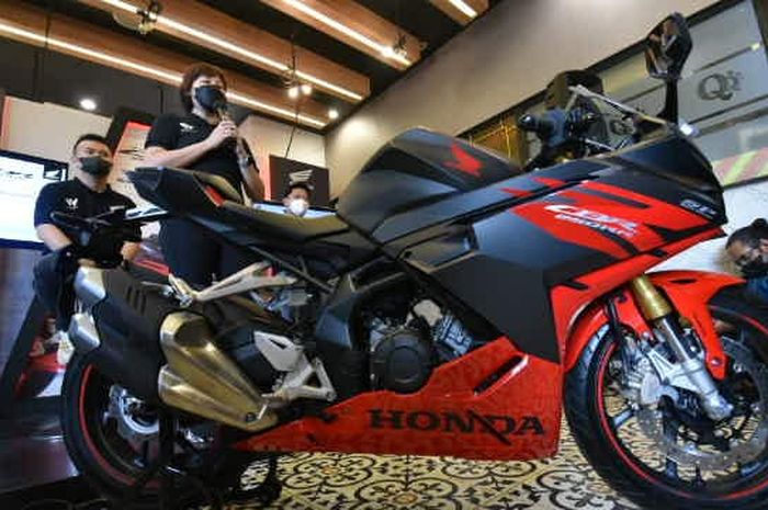 Honda New CBR250RR dipamerkan oleh PT. Wahana Makmur Sejati (WMS) di Tangcity Mall, Tangerang