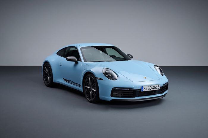 Porsche telah merilis mobil baru Porsche 911 Carrera T. Penggemar manual harap merapat.