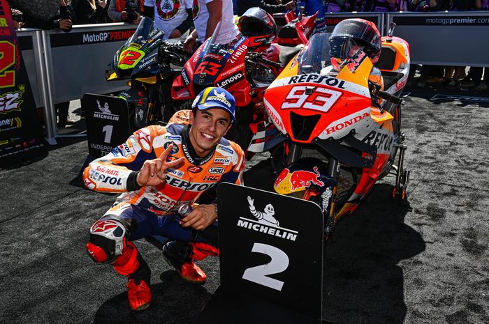 Marc Marquez naik podium di MotoGP Australia 2022 dengan ban soft belakang