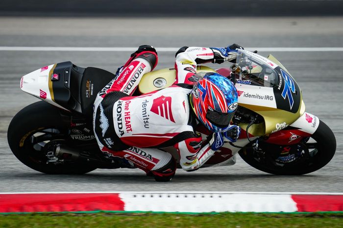 Ai Ogura berhasil meraih pole position di hasil Kualifikasi Moto2 Malaysia 2022 (22/10)