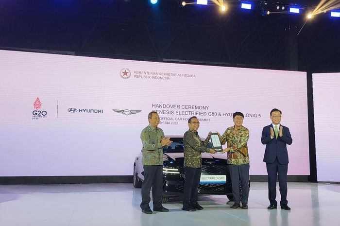 Handover Ceremony Genesis Electrified G80 &amp; Hyundai Ioniq 5, The Official Car For G20 Summit Indonesia 2022, di Senayan, Jakarta, Selasa (25/10/2022)