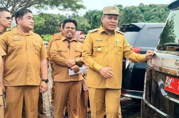 Jajaran Pemkab Abdya saat menggelar apel aset untuk mengecek semua kendaraan dinas yang ada, Senin (24/10/2022).