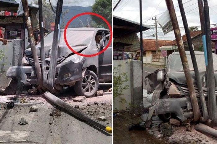 Toyota Kijang Innova nopol R 1124 IH terjang lima tiang Telkom sekaligus di Cangkleplor, Purworejo, Jawa Tengah akibat ban belakang meledak