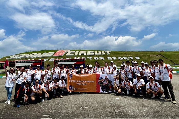 Lebih dari 100 distributor dan bengkel rekanan diajak Repsol Indonesia ke Sirkuit Sepang, Malaysia nonton MotoGP seri ke-19