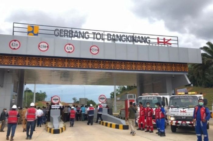 Jalan tol Pekanbaru-Bangkinang sudah resmi dioperasikan secara gartis, sejak Kamis (27/10/2022).