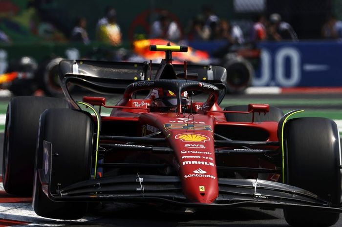 Carlos Sainz memimpin FP1 F1 Meksiko 2022
