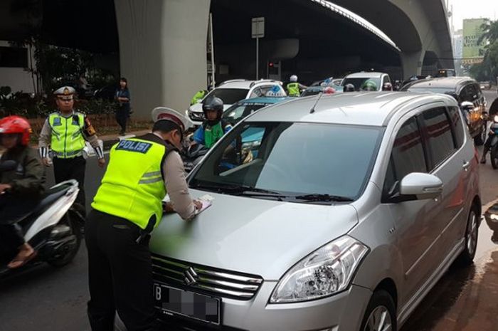 Kini Polisi tak bisa lagi menyita SIM dan STNK karena tilang manual dihapus dan surat tilang ditarik