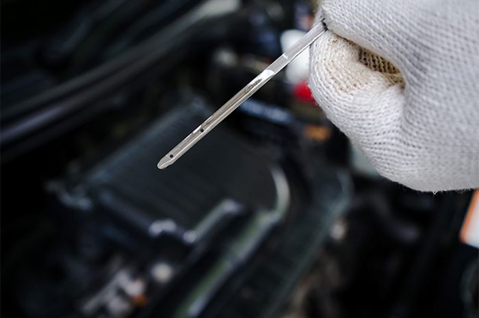 Oli mobil perlu diganti jika menunjukkan tanda-tanda tertentu.