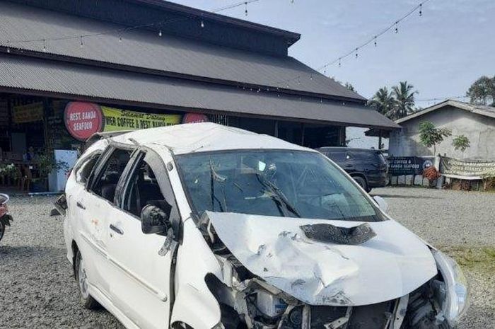 Toyota Avanza tabrak dua pemotor, dua mahasiswa dan satu pelajar meninggal dunia