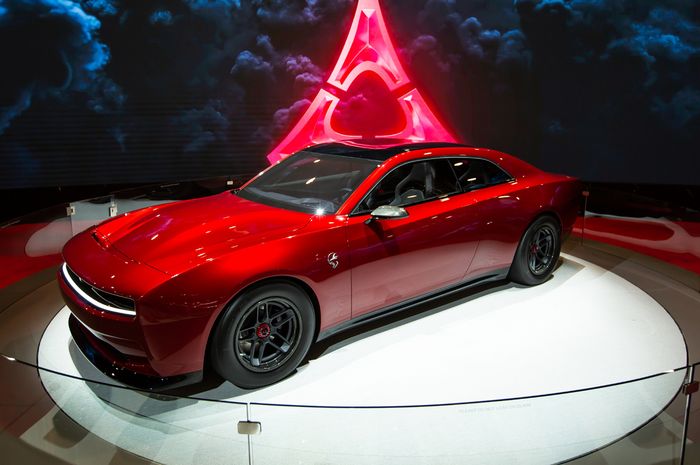Mobil listrik Dodge Charger Daytona SRT hadir di SEMA Show 2022 dengan warna merah Stryker Red.