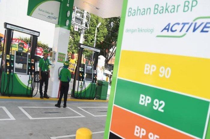 SPBU BP-AKR, harga BP 90 musuh Pertalite turun dari Rp 14.050 kini menjadi Rp 13.460 per liter