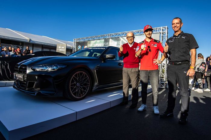 Selain jadi juara dunia MotoGP 2022, Pecco Bagnaia juga membawa pulang BMW M3 Touring dari MotoGP Valencia 2022