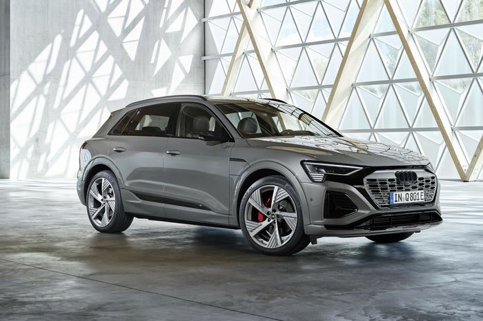 Audi Q8 e-tron telah hadir sebagai mobil baru penerus Audi e-tron, ternyata ada beberapa perbedaan selain tampilan.