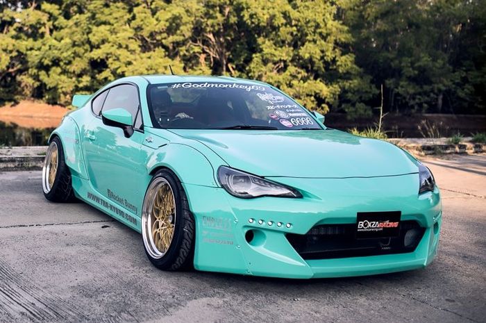 Modifikasi Toyota 86 asal Thailand dandan street racing dengan wide body Rocket Bunny