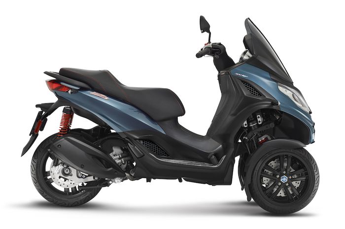 Piaggio MP3 300 hpe Sport tampak samping